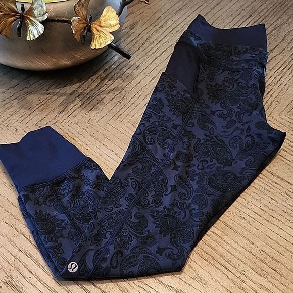 Lululemon size 6 blue Paisley print jogger leggings - Picture 11 of 14